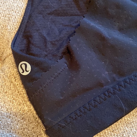 Lululemon bra in black barely worn - Picture 3 of 4